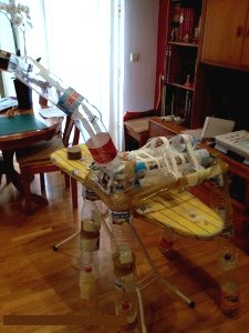 Удивительный жираф из пластиковых бутылок - фото 3