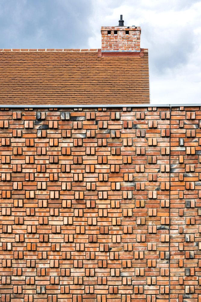 Интересный кирпичный дом - фото 10