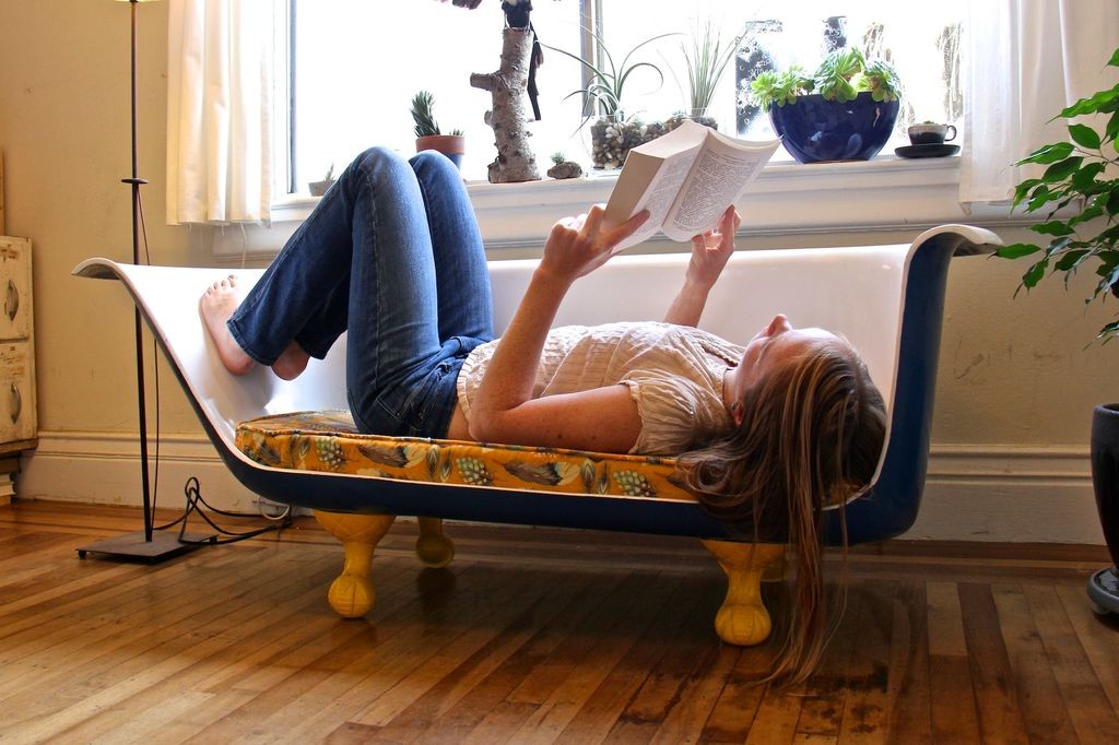 Оригинальная кушетка из старой ванны - фото 35
