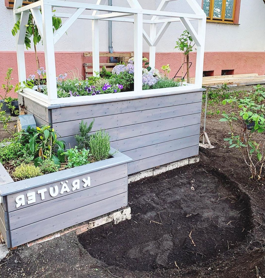 Очень красивая клумба для выращивания цветов - фото 18