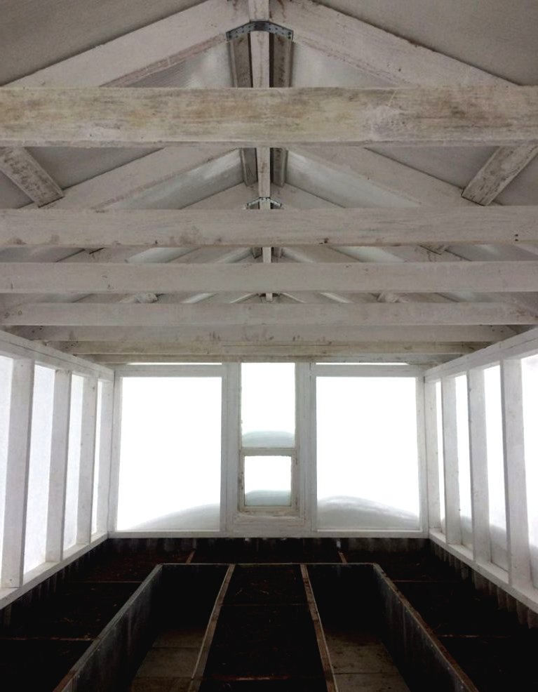 Теплица из деревянного каркаса - фото 16