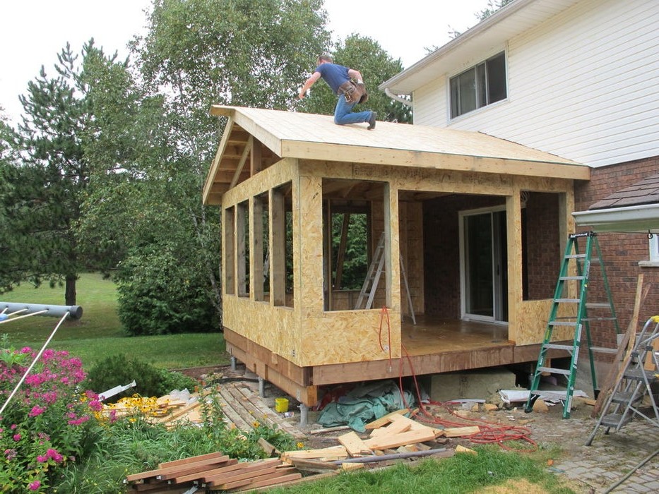 Закрытая солнечная веранда с дровяной печью - фото 16