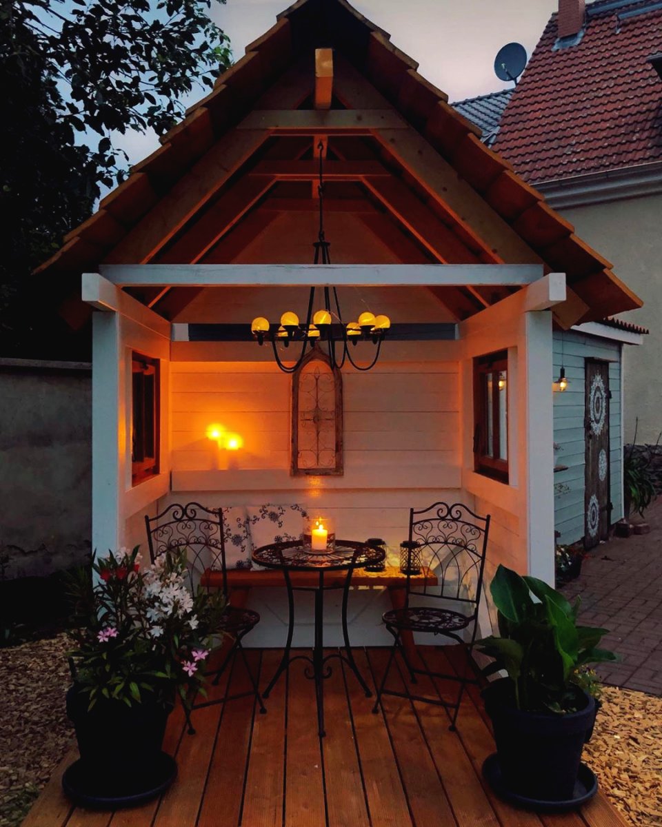 Необычная беседка из дерева - фото 3