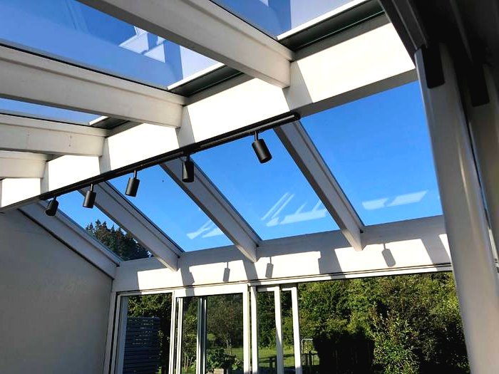 Необычная закрытая беседка - фото 13