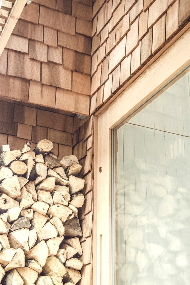 Небольшой домик из дерева для дачи - фото 4