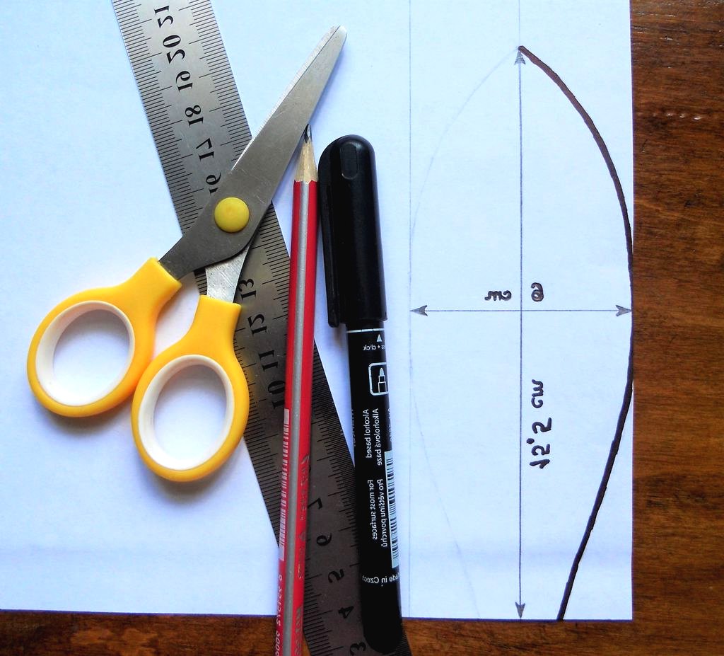 Клумба из цемента в форме лилии - фото 3