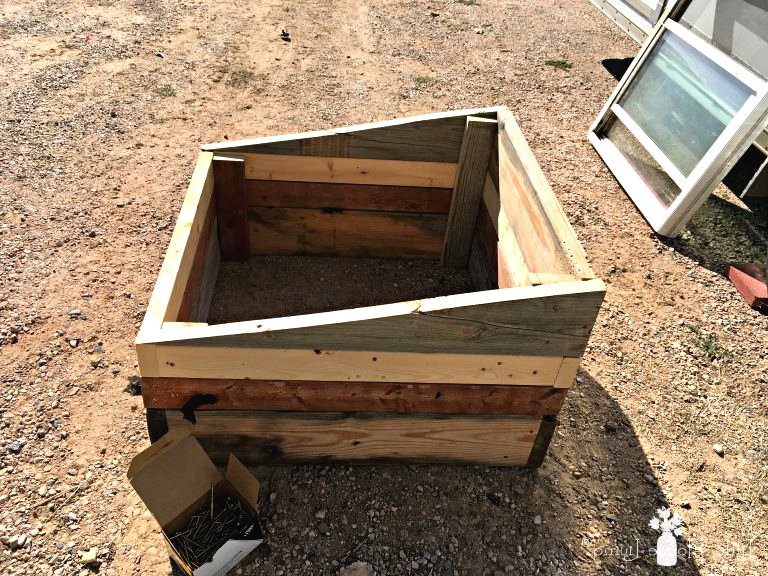 Как сделать небольшой парник своими руками - фото 7