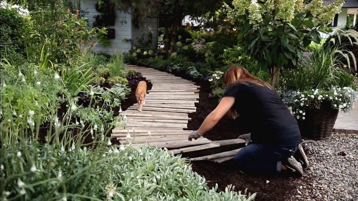 Садовая дорожка из поддона - фото 4