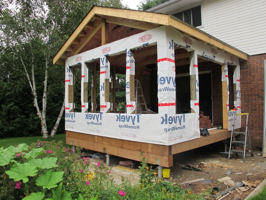 Закрытая солнечная веранда с дровяной печью - фото 18