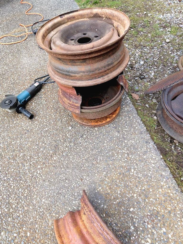 Как из старых автомобильных дисков собрать уличный очаг - фото 3