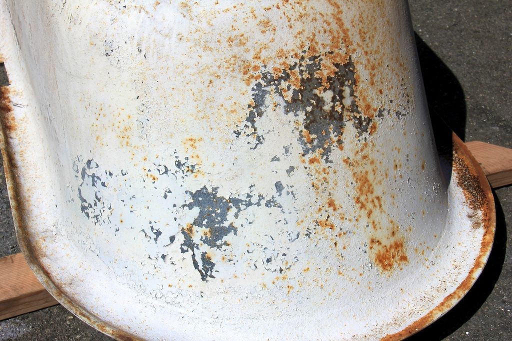 Оригинальная кушетка из старой ванны - фото 4