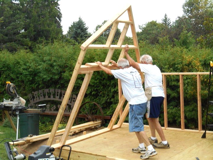 Оригинальный садовый домик - фото 5