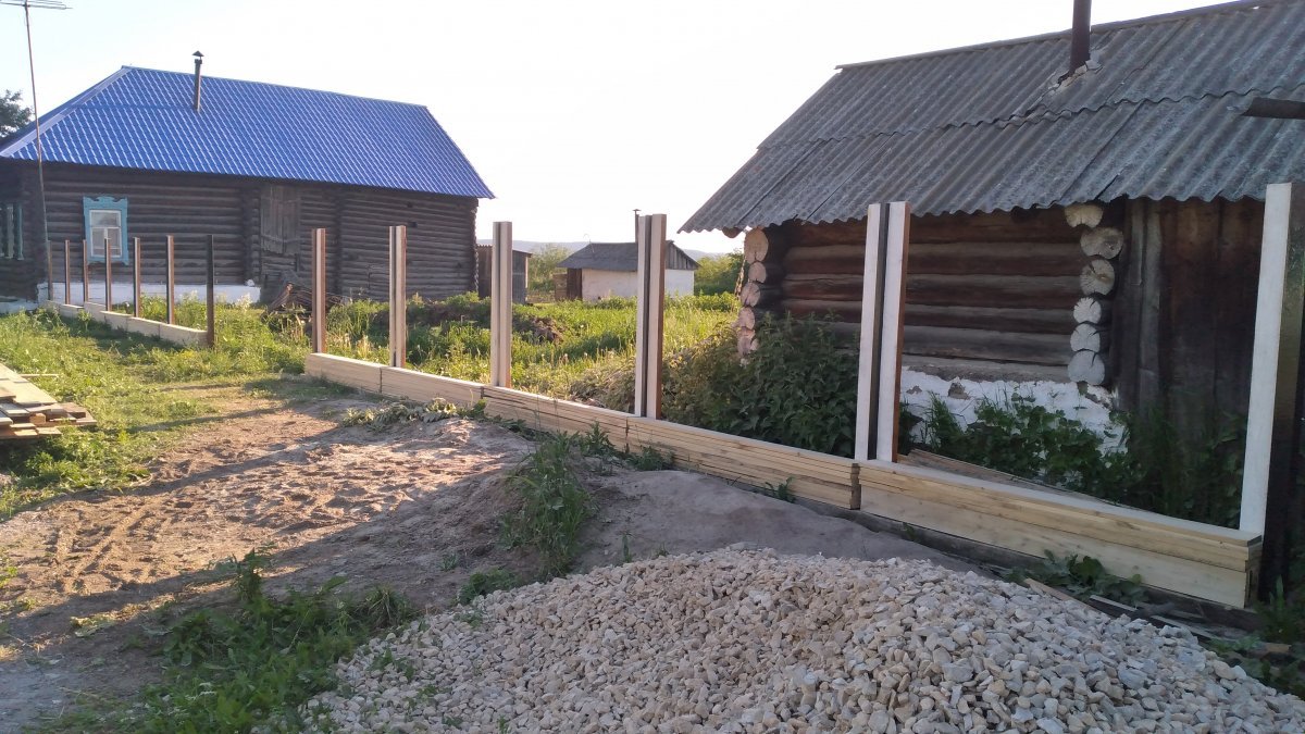 Оригинальный забор из дерева - фото 8