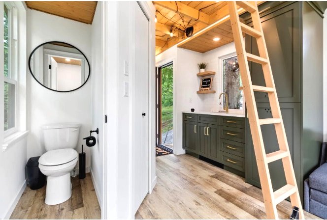 Необычный домик из дерева для дачи - фото 5