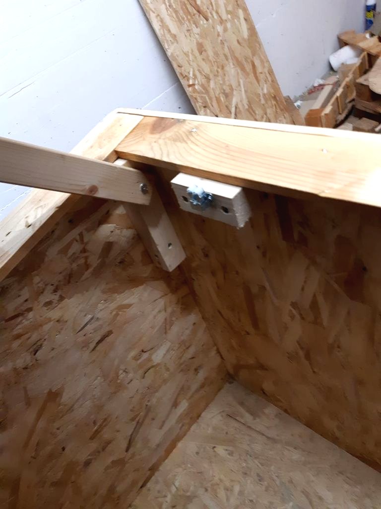 Будка из дерева - фото 21