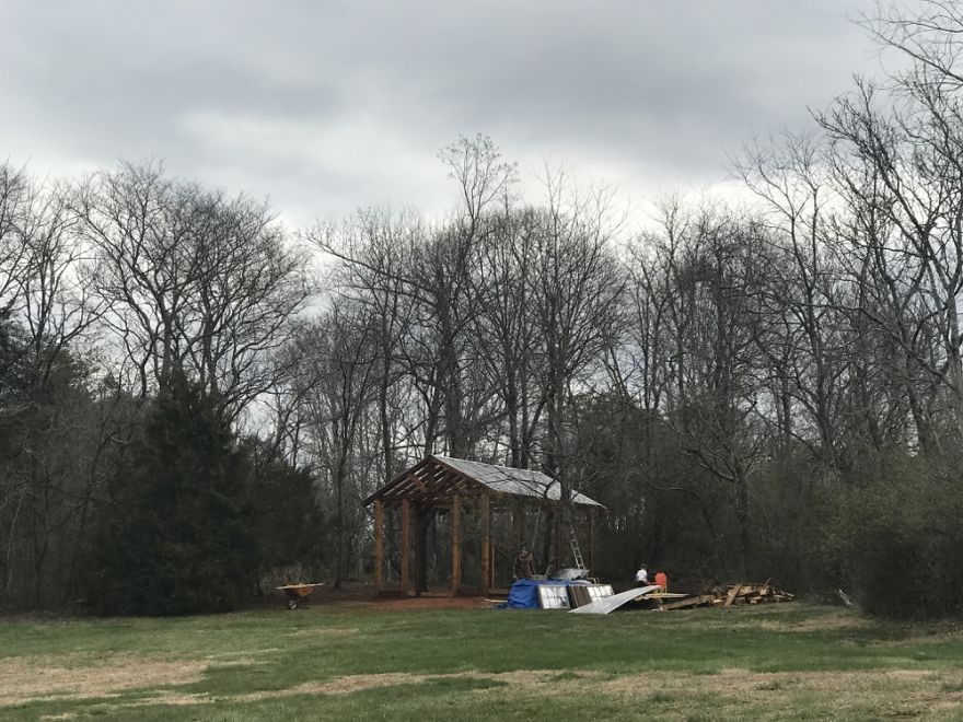 Удивительная оранжерея из старых окон - фото 12