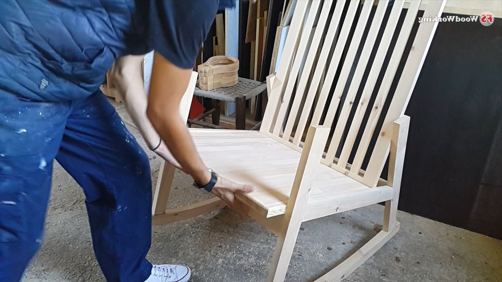 Деревянное кресло-качалка - фото 16