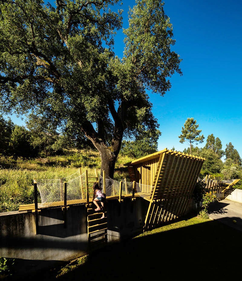 Дом для детей построенный на стене - фото 3