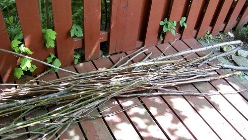 Плетеный забор из веток - фото 3
