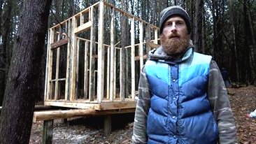 Небольшая лесная хижина - фото 4