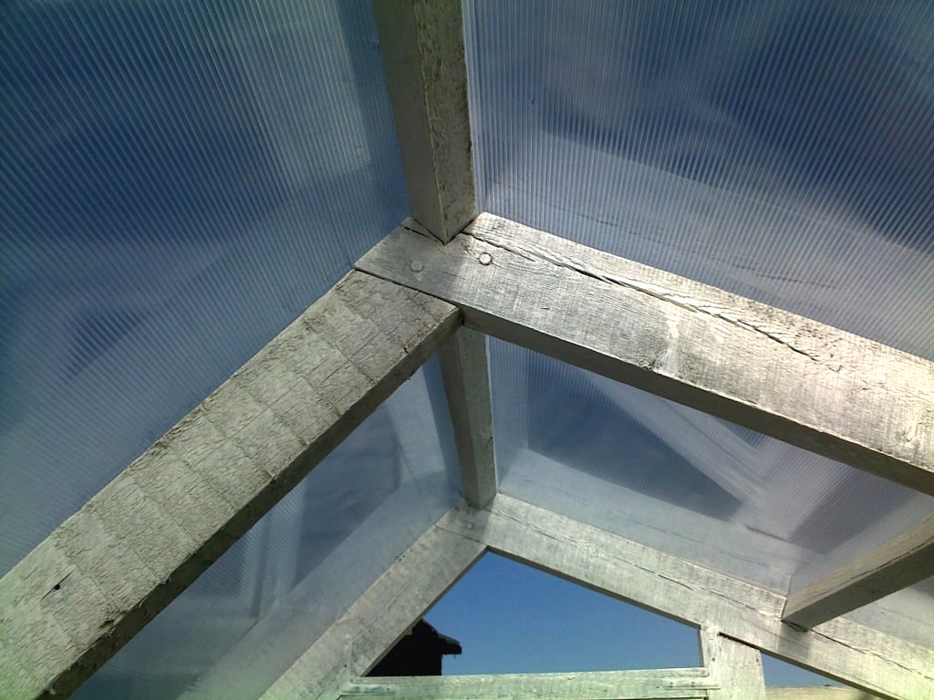 Интересная теплица из поликарбоната - фото 11