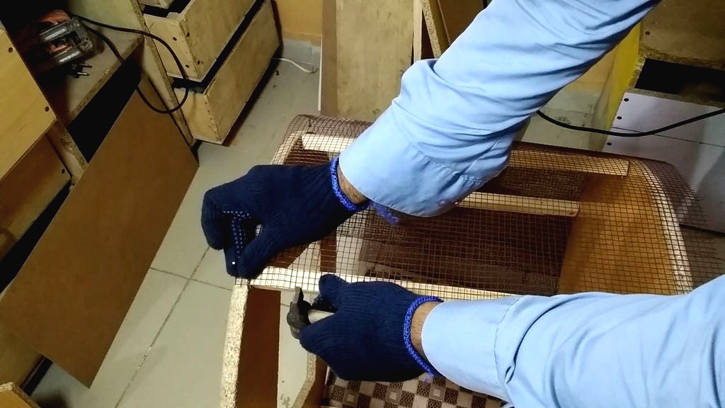 Деревянная клетка из старого стола - фото 9