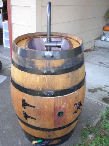 Из деревянной бочки раковина - фото 3