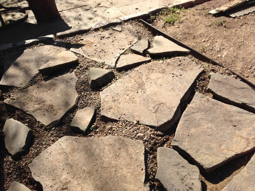 Дорожка из ломанного камня - фото 6