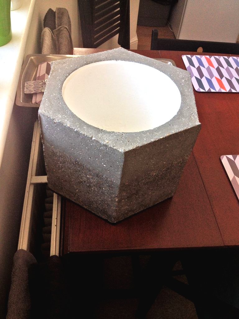 Шестигранный горшок из бетона - фото 12