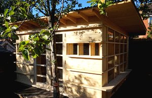 Оригинальная беседка из дерева - фото 4