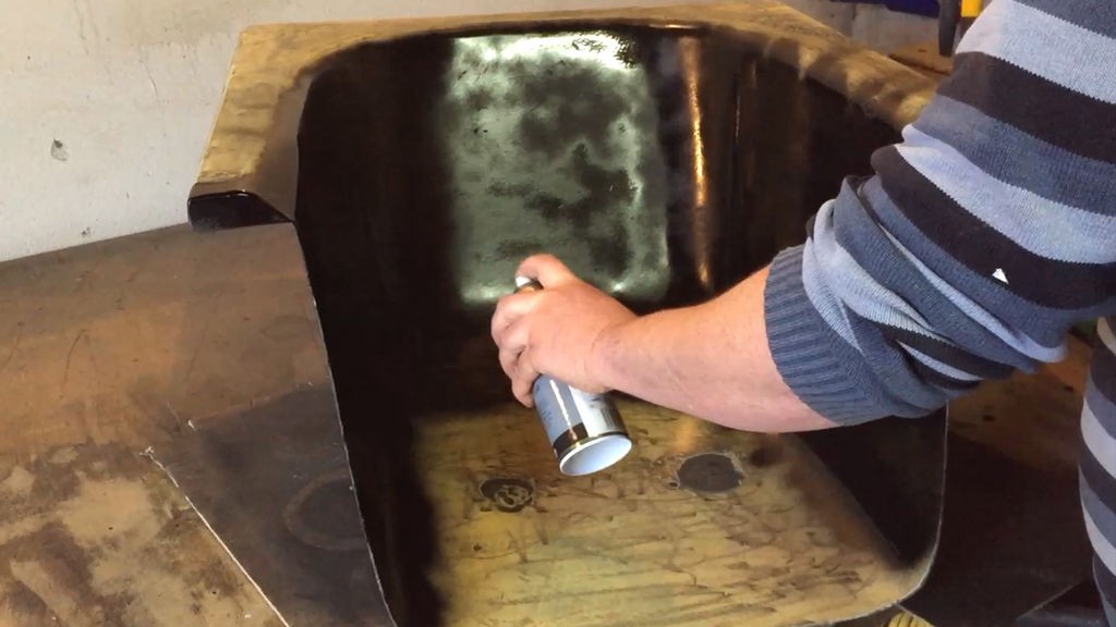 Необычное кресло из старой ванны - фото 17