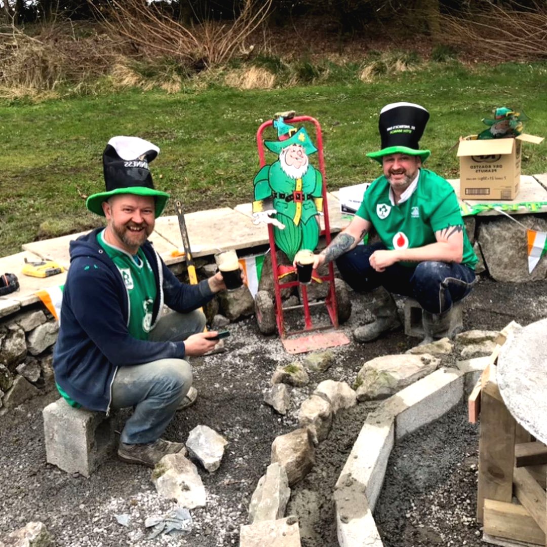 Оригинальная идея для патио с очагом - фото 3