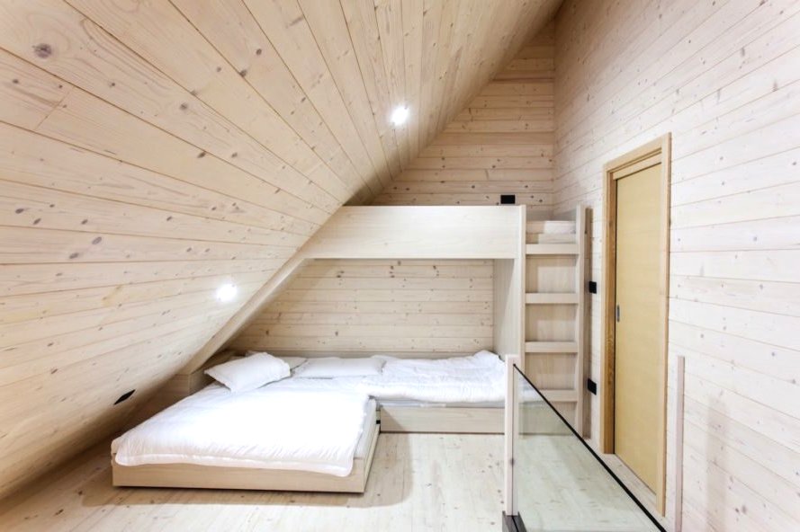 Необычный дом в лесу - фото 9