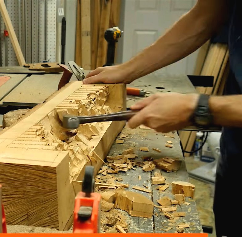 Как сделать скамью из бревна с местом для хранения - фото 13