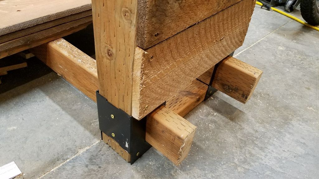 Интересный дровенник вдоль забора - фото 3