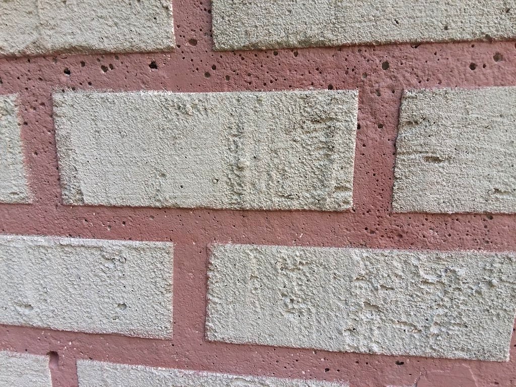 Как декорировать стену под кирпич ? - фото 4