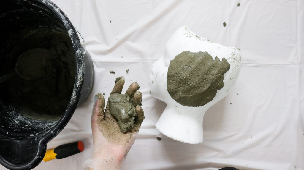 Горшок из бетона в форме головы - фото 5