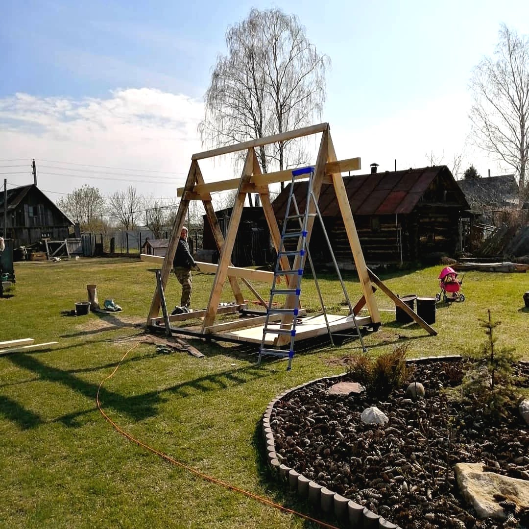 Детский  домик с качелями на даче - фото 4