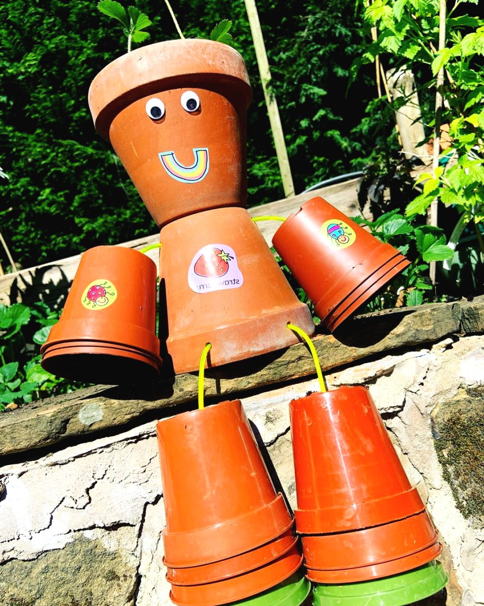 Необычные фигурки из цветочных горшков - фото 8