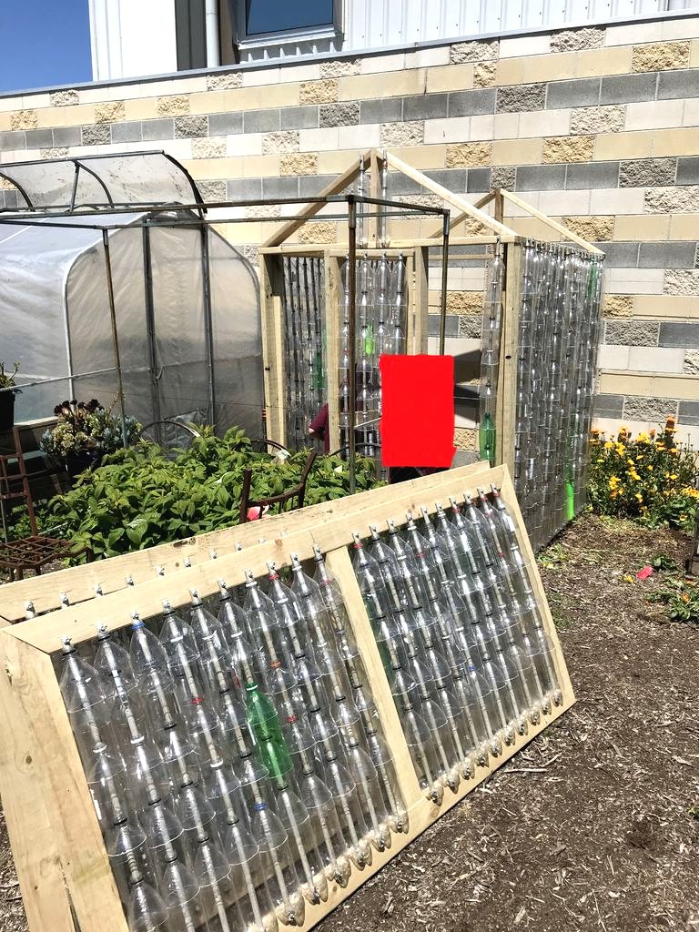 Теплица из пластиковых бутылок - фото 17