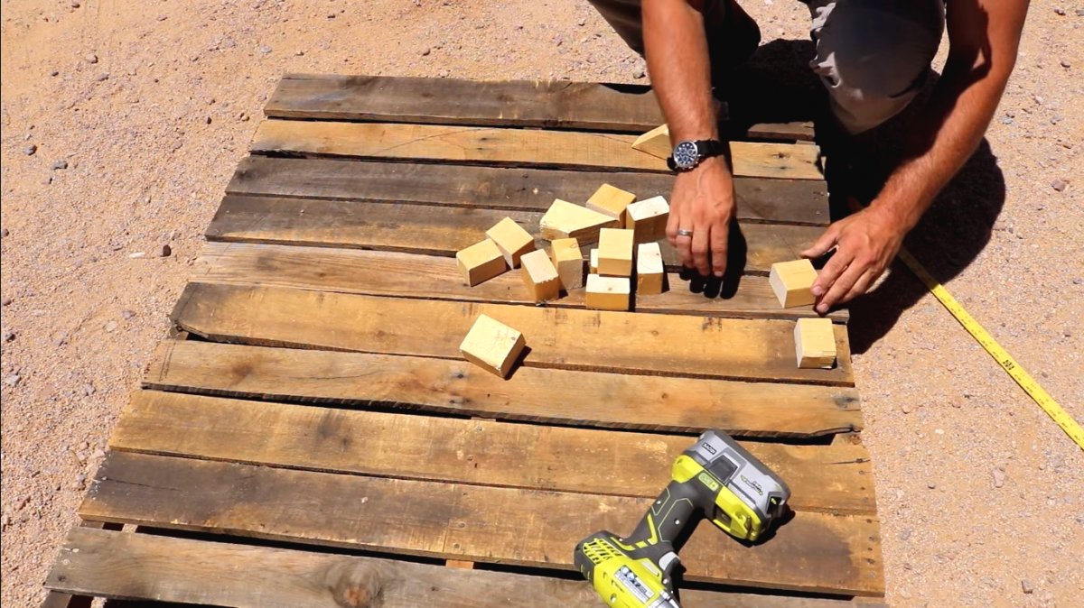 Оцинкованные грядки с металлическими дугами в качестве шпалеры - фото 3