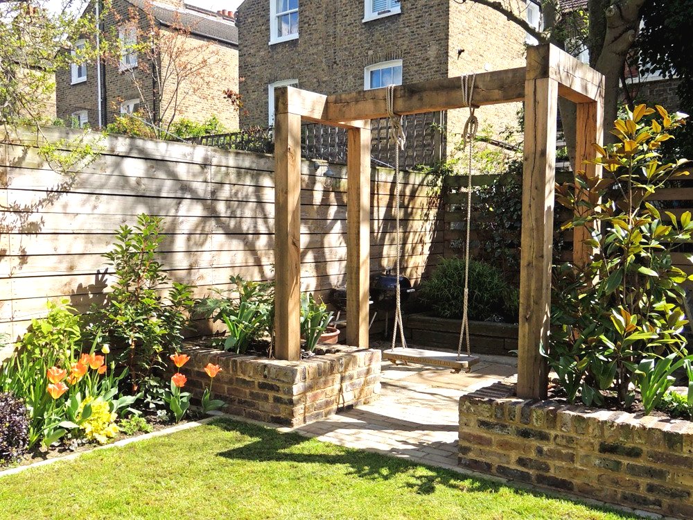 Деревянные качели для дачи - фото 5