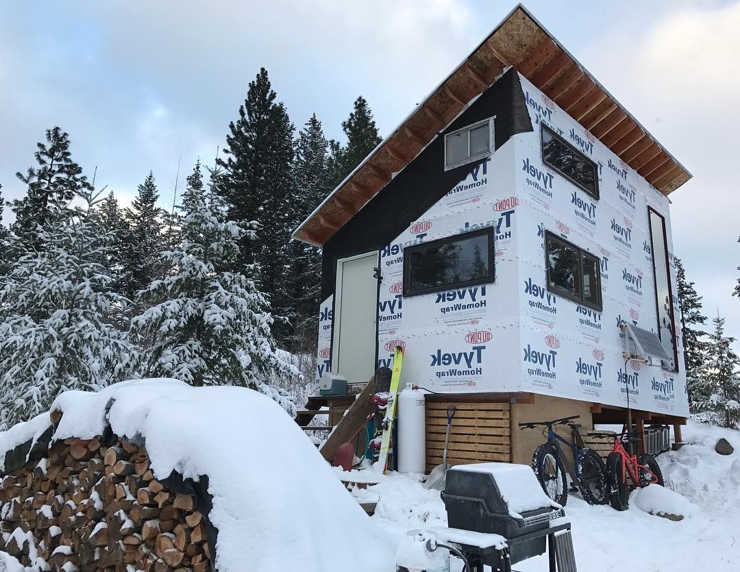 Дом с односкатной крышей в горах - фото 8