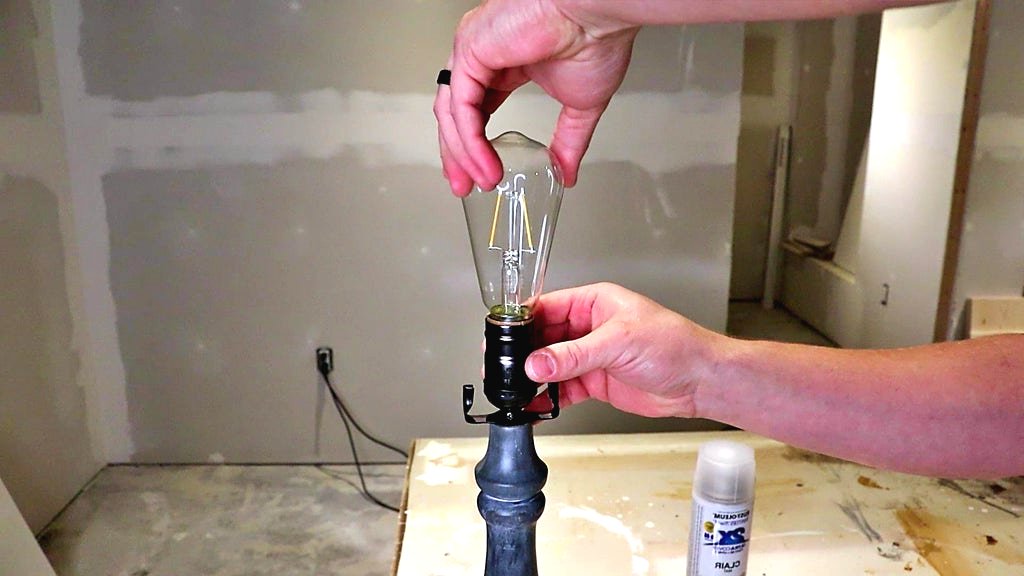 Настольная лампа из ножки стола - фото 23