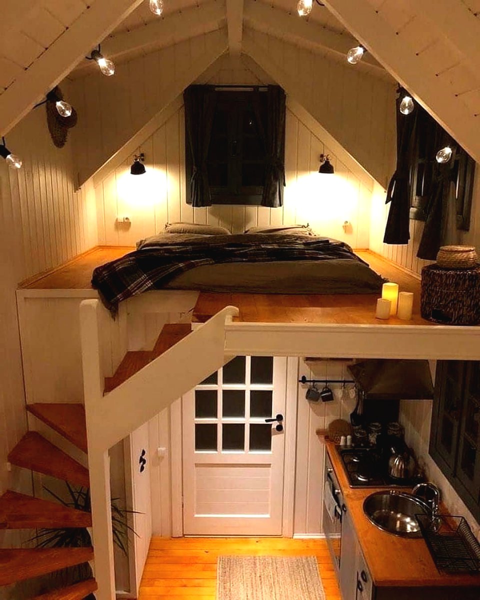 Интересный летний домик для дачи из дерева - фото 7