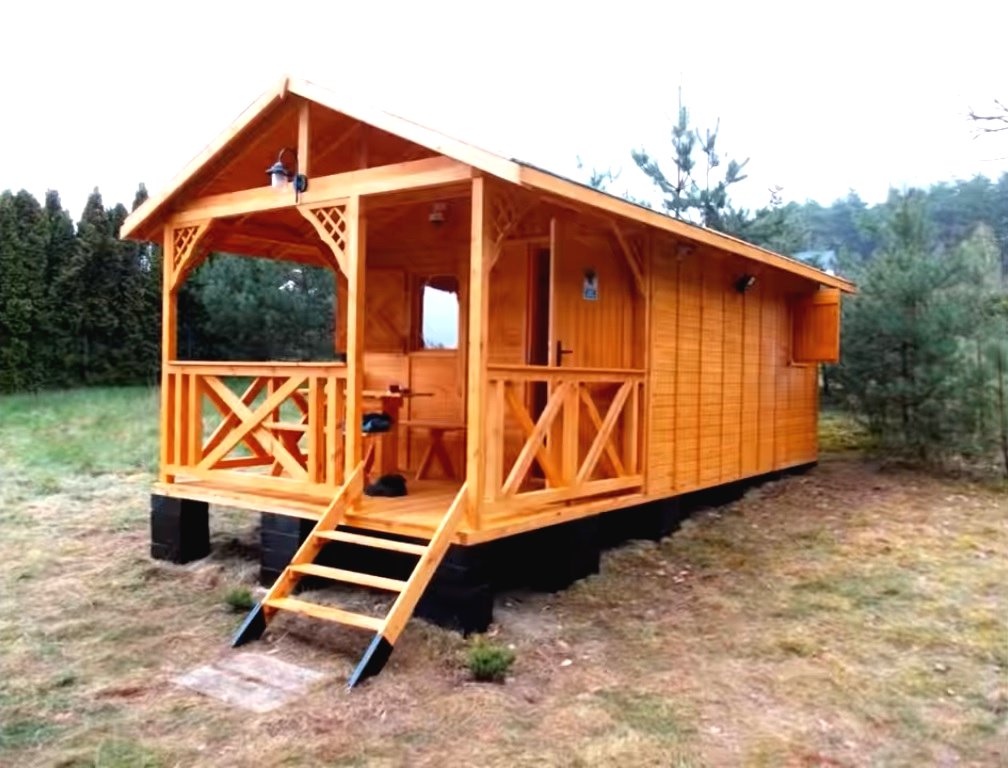 Деревянный дом с верандой - фото 2