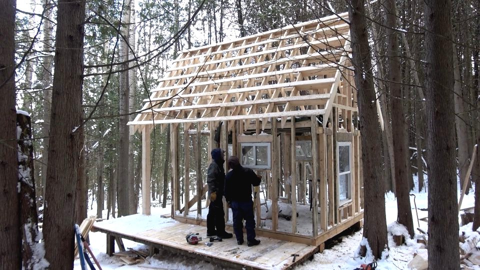 Небольшая лесная хижина - фото 5