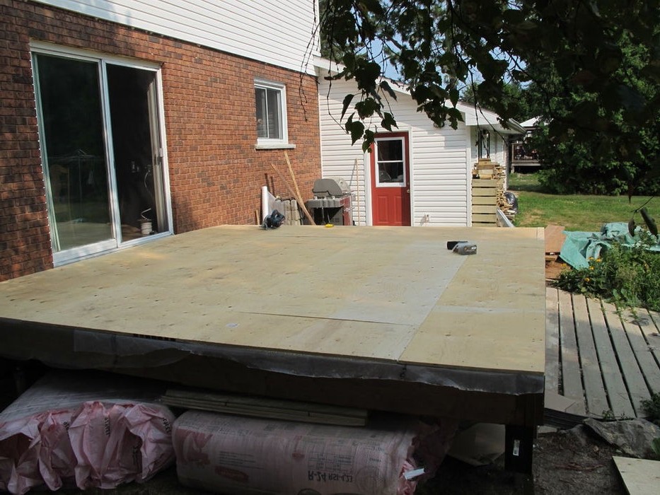 Закрытая солнечная веранда с дровяной печью - фото 8