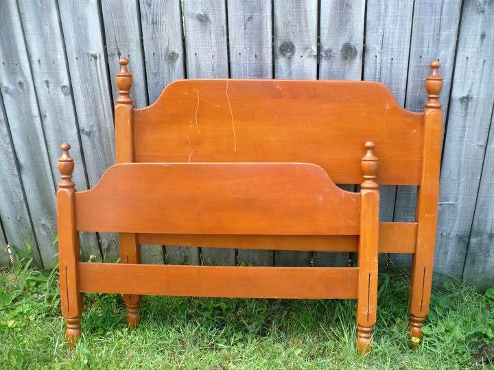 Интересная скамья из старой кровати - фото 2