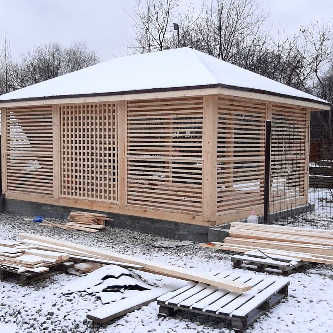 Беседка из дерева на даче - фото 4